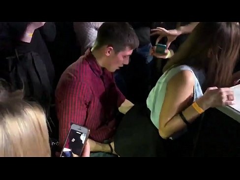 ❤️ Pravi seks u ruskom noćnom klubu. 18-godišnja Ruskinja u anusu i vagini pojebana u noćnom klubu ❤️ Super porno na bs.pornolymp.ru ❌️